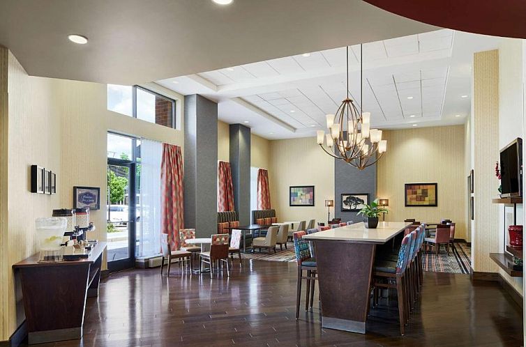 Hampton Inn & Suites Mt. Prospect