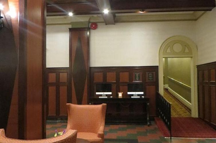 Carleton of Oak Park