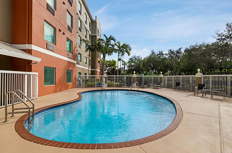 Holiday Inn Express Hotel & Suites Pembroke Pines Sheridan S
