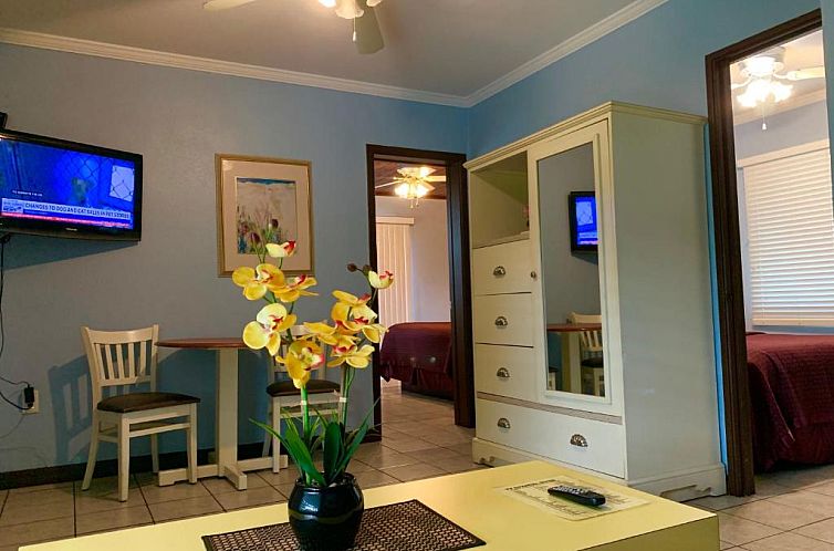 Lakeside Inn and Cafe