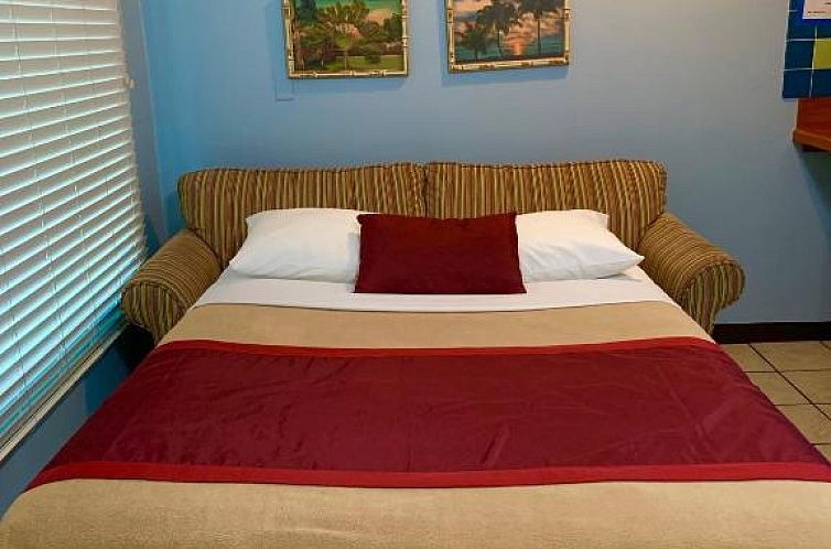 Lakeside Inn and Cafe