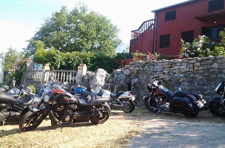 Vakantiehuis "Hrabri Vuk" mit Garten und Terrasse