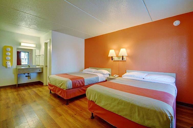 Motel 6-Chicopee, MA - Springfield