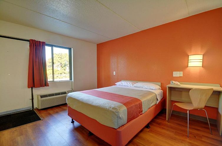 Motel 6-Chicopee, MA - Springfield
