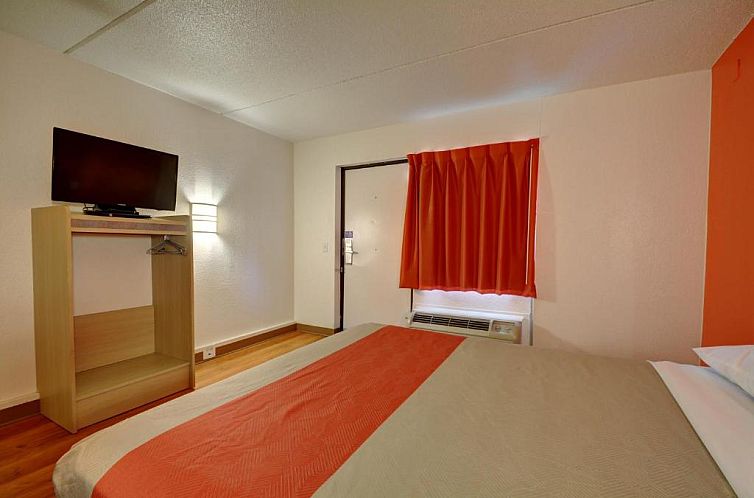 Motel 6-Chicopee, MA - Springfield