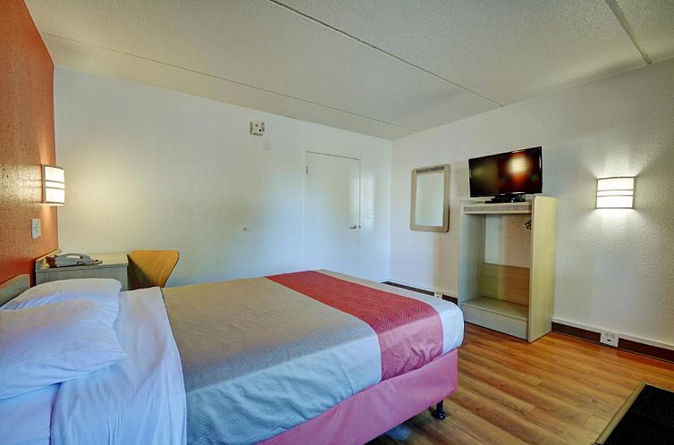 Motel 6-Chicopee, MA - Springfield