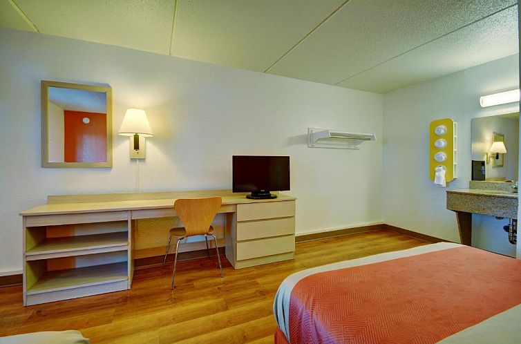 Motel 6-Chicopee, MA - Springfield