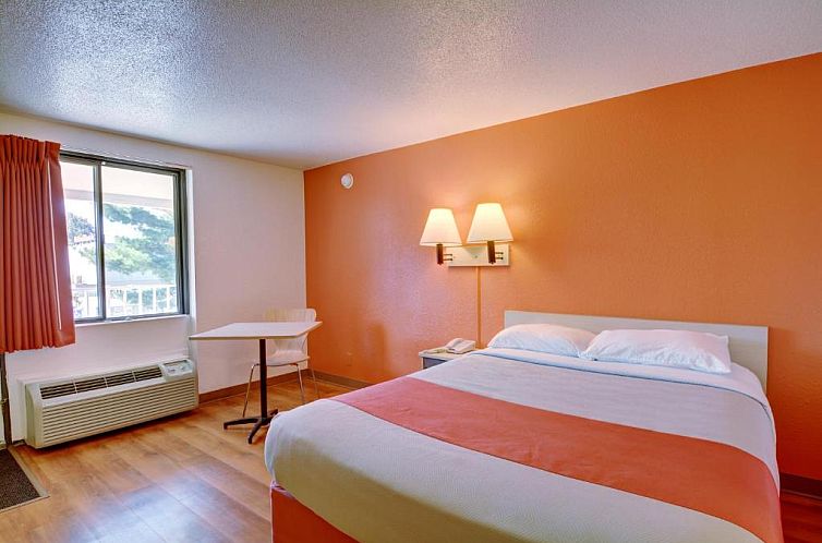 Motel 6-Chicopee, MA - Springfield