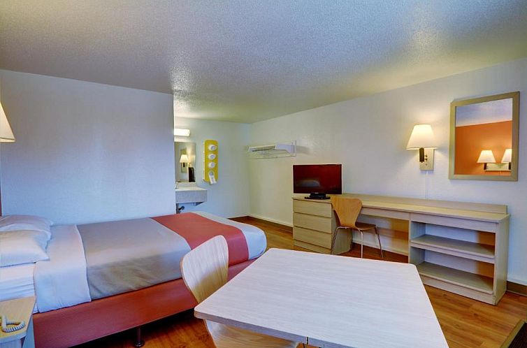 Motel 6-Chicopee, MA - Springfield