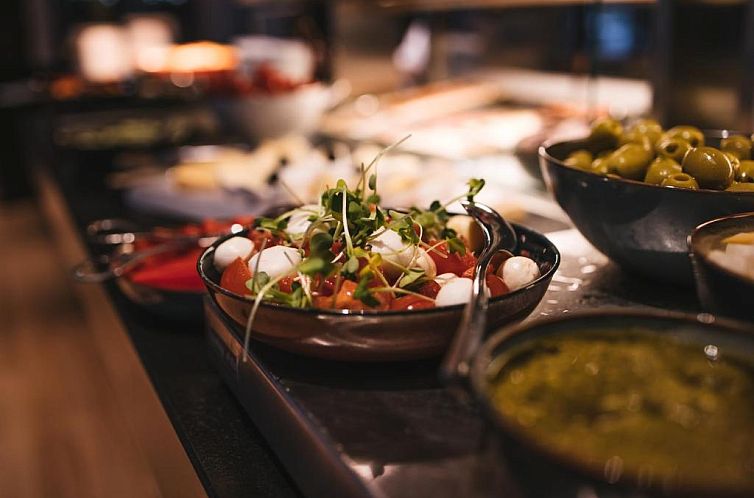 Roomers Baden-Baden, Autograph Collection