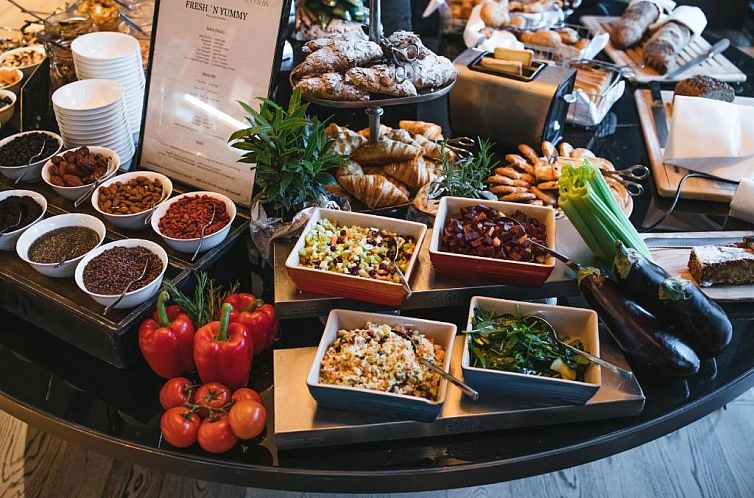 Roomers Baden-Baden, Autograph Collection