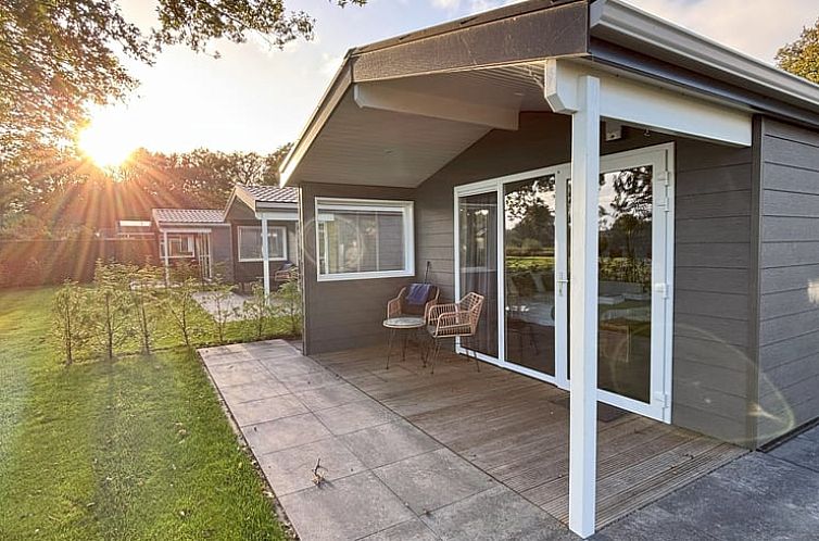 Enjoy the morning sun on the veranda of Huisje in Doldersum, vacation home in Southwest Drenthe.