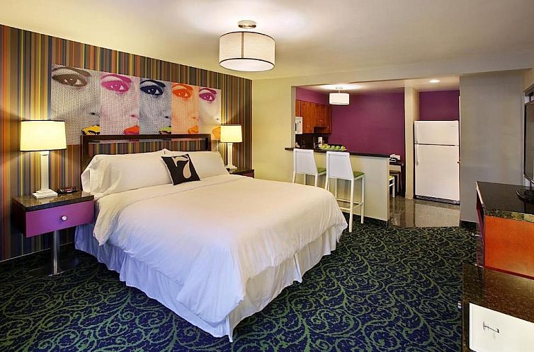 7 Springs Inn & Suites