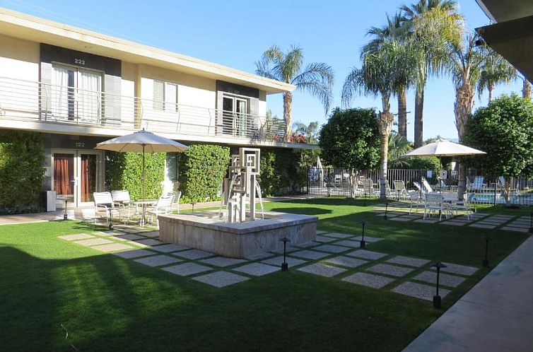 7 Springs Inn & Suites