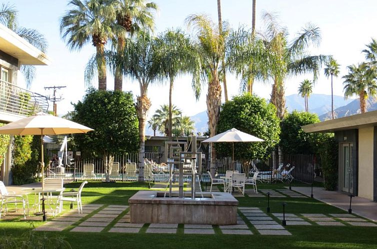 7 Springs Inn & Suites