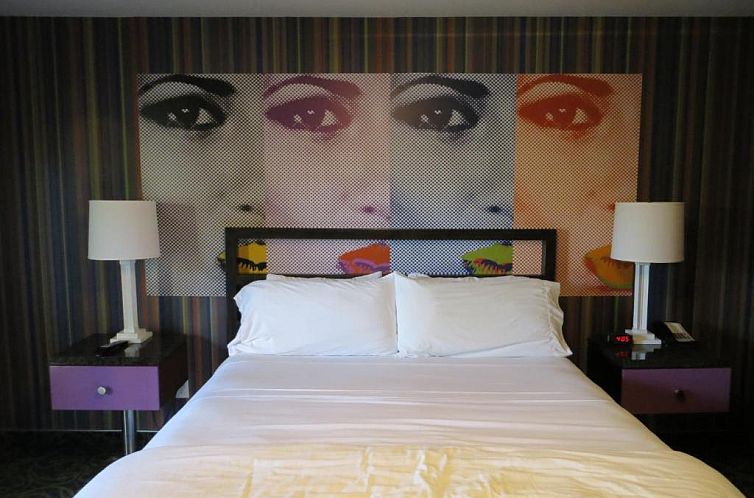 7 Springs Inn & Suites