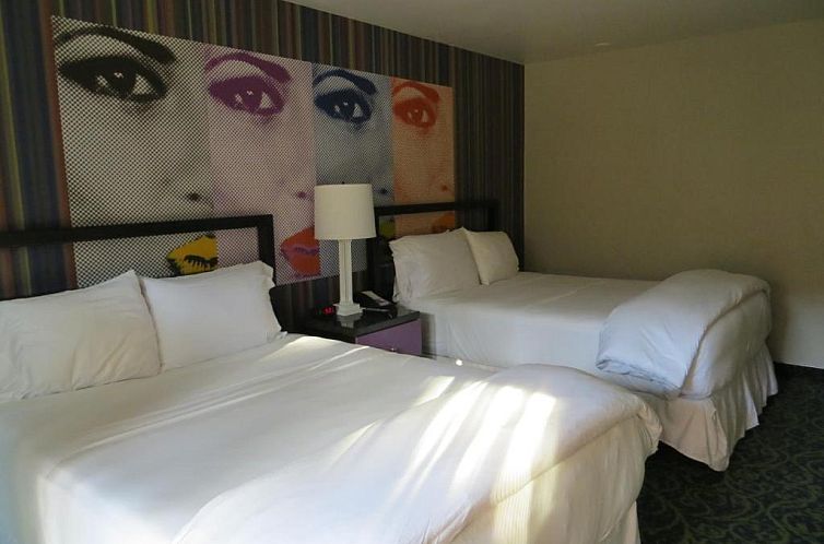 7 Springs Inn & Suites