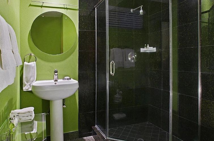 7 Springs Inn & Suites