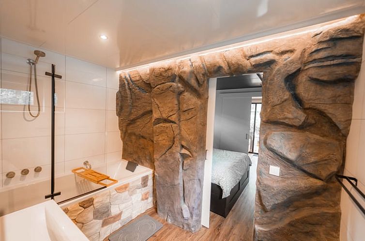 Luxury bathroom in Cottage in Zuidwolde, cottage in Drenthe with unique stone wall and modern amenities.