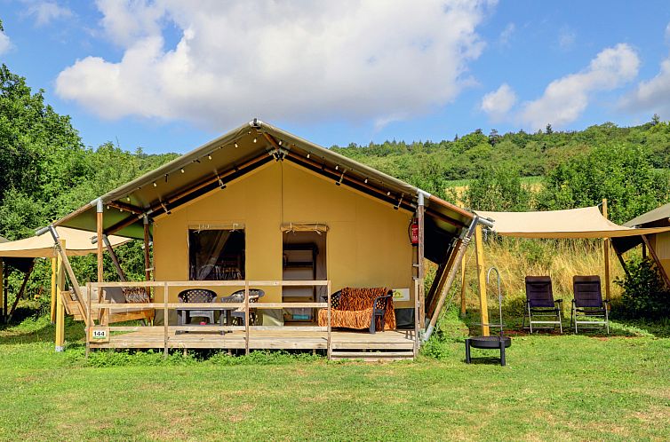 Glamping in Saarland: Safari tent with terrace and natural surroundings in Gersheim, Germany.