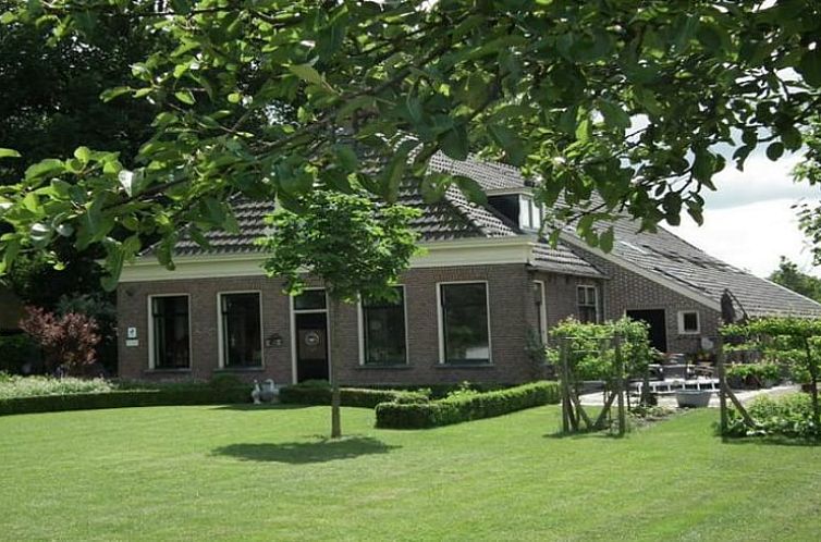 Charming vacation home in Wapserveen, Drenthe with green garden and classic brick facade.