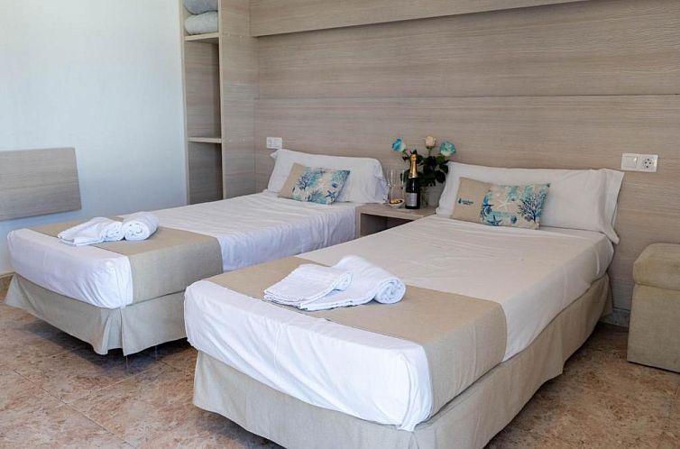 Coral beach house & food
