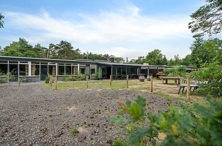 Group accommodation de Komeet in Dwingeloo offers a spacious vacation home with terrace and views of nature in Southwest Drenthe.