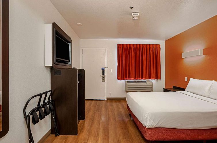 Motel 6-Temecula, CA - Historic Old Town