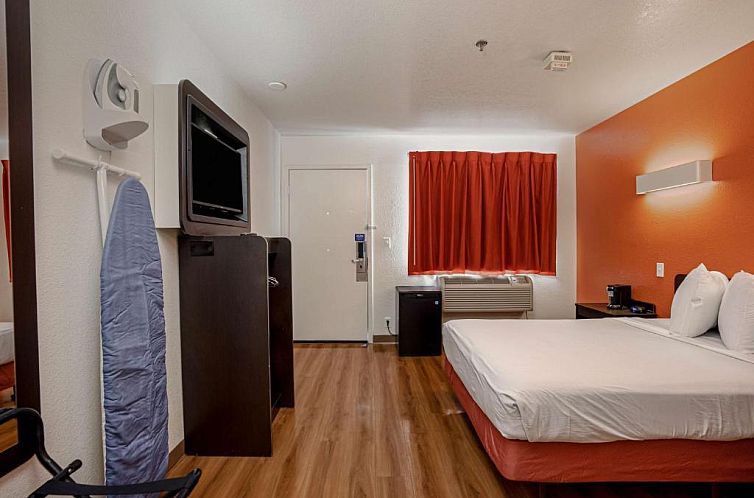 Motel 6-Temecula, CA - Historic Old Town