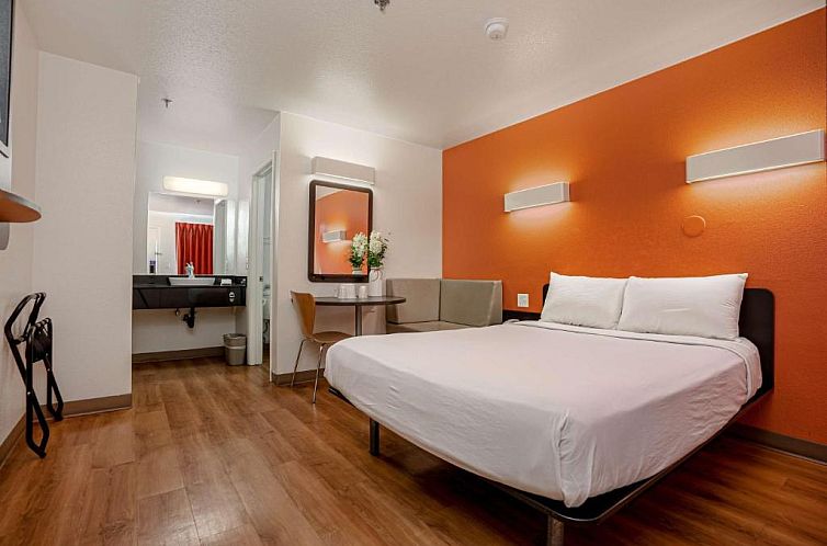 Motel 6-Temecula, CA - Historic Old Town