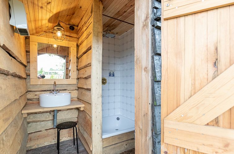 Tenthuisje met warme privédouche bij de boer