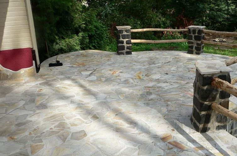 Vakantiehuis in ruhiger Lage am Waldrand mit Terrasse und gr