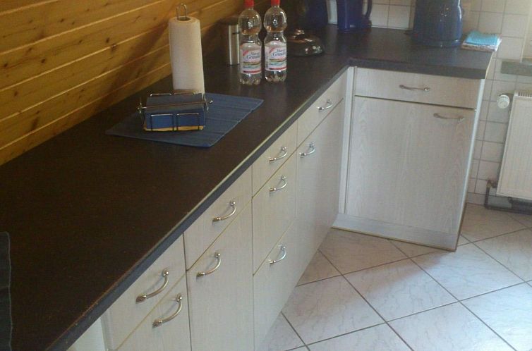 Vakantiehuis in ruhiger Lage am Waldrand mit Terrasse und gr