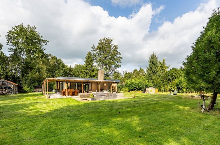 Cottage in Koekange with spacious garden in Southwest Drenthe, ideal for relaxation in nature.