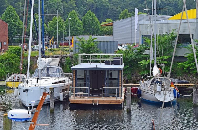 Hausboot «Leni»