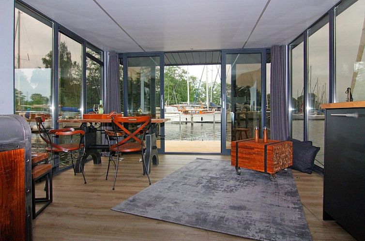 Hausboot «Leni»