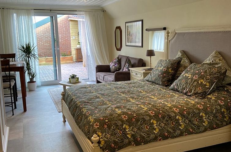 Attractive bedroom in Cottage in Elim, vacation home in Elim, Southwest Drenthe, with comfortable double bed and access to terrace.