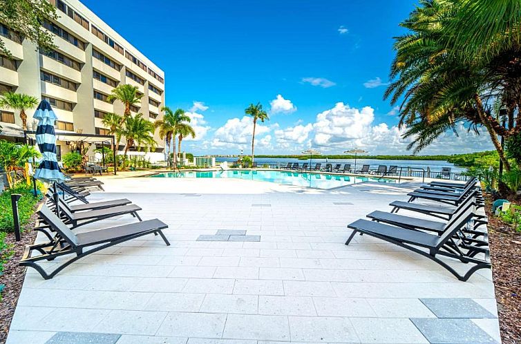 DoubleTree by Hilton Tampa Rocky Point Waterfront
