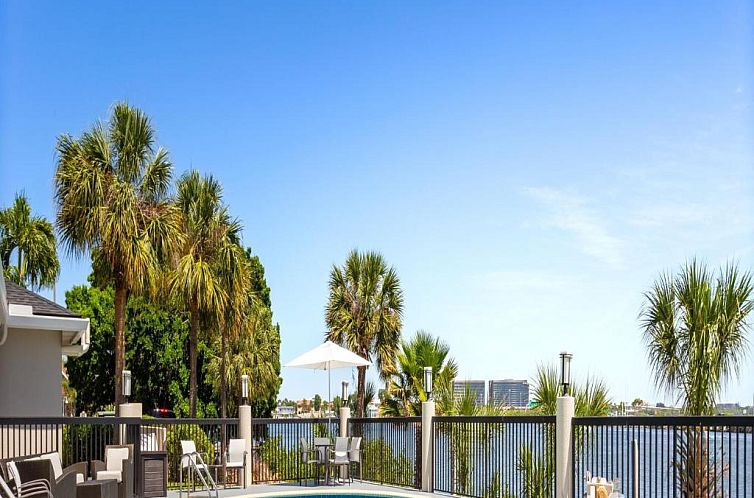 Holiday Inn Express Hotel & Suites Tampa-Rocky Point Island,