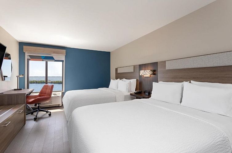 Holiday Inn Express Hotel & Suites Tampa-Rocky Point Island,