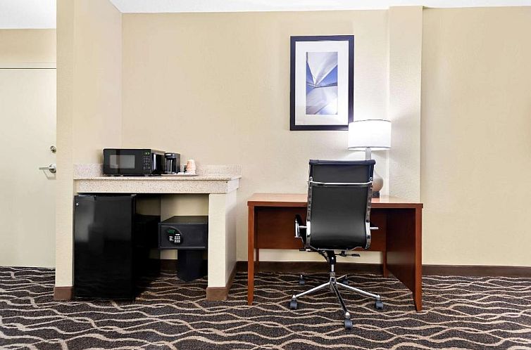 Comfort Suites Tampa Airport North