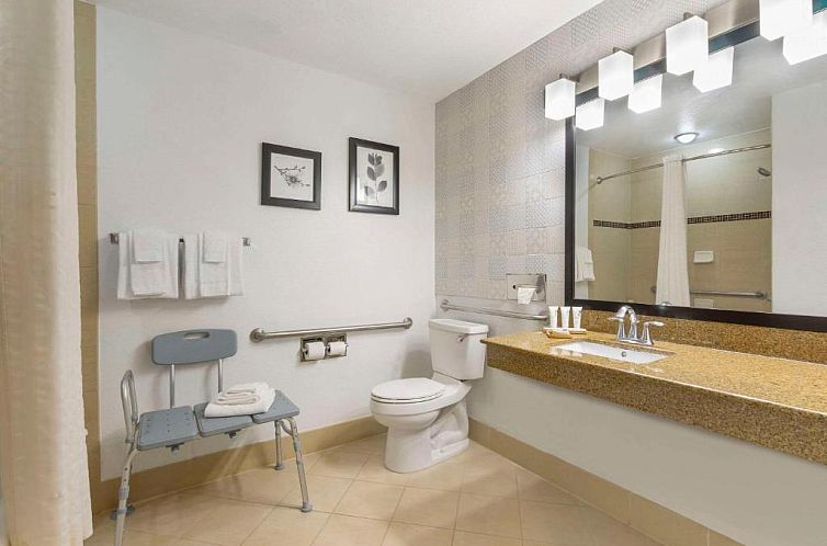 Country Inn & Suites by Radisson, Tampa Airport North, FL