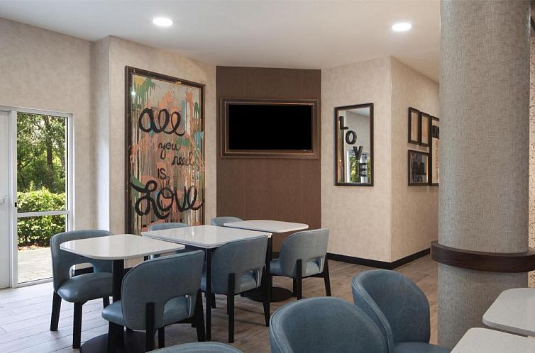 Comfort Suites Tampa Fairgrounds - Casino