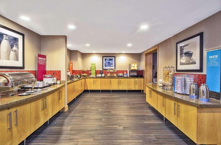 Hampton Inn & Suites Madison - West