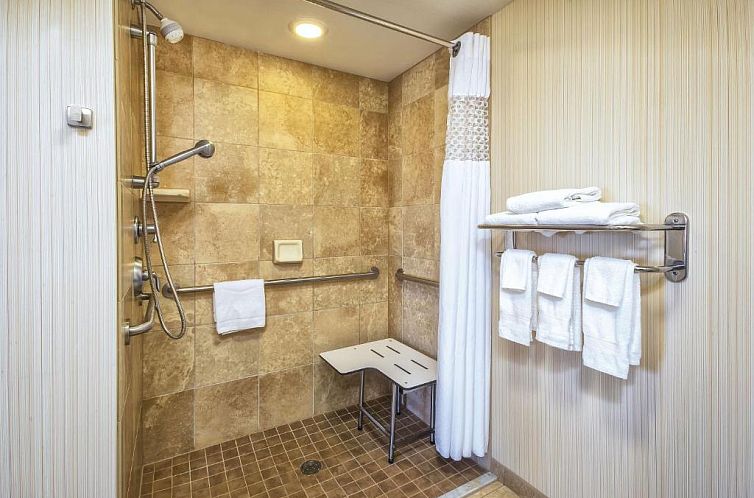 Hampton Inn & Suites Madison - West