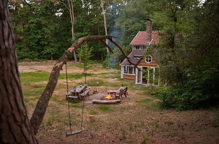 Geniet van een gezellige avond bij het kampvuur bij Huisje in Oude Willem, vakantiehuis in Zuidwest Drenthe.