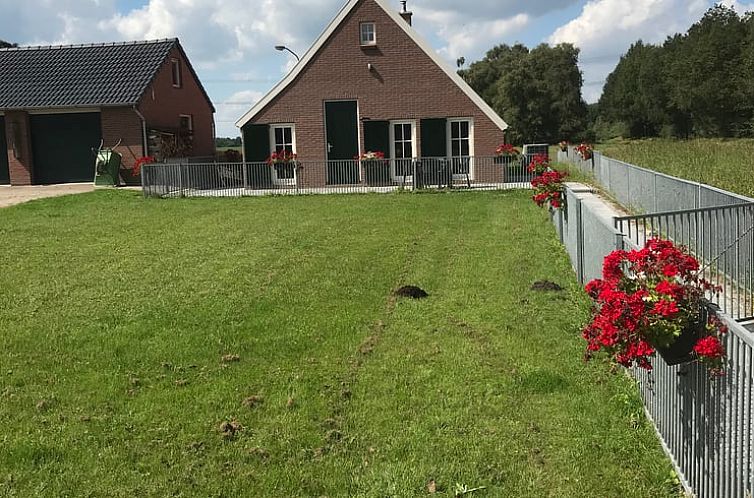 Cottage in Nieuwlande, Southwest Drenthe, with green garden and rural charm.