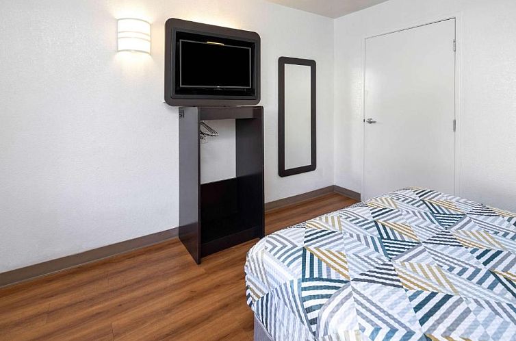 Motel 6-Santa Barbara, CA - State Street