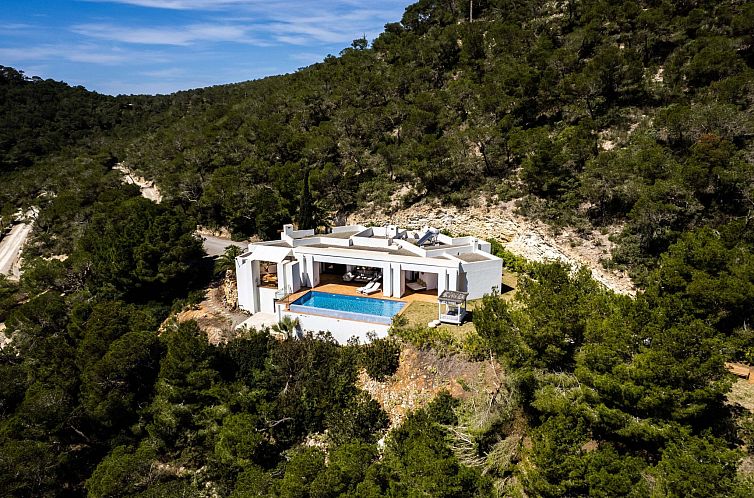 Vakantiehuis in Es Cubells mit Privatem Pool