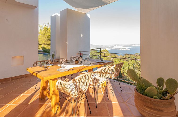 Vakantiehuis in Es Cubells mit Privatem Pool